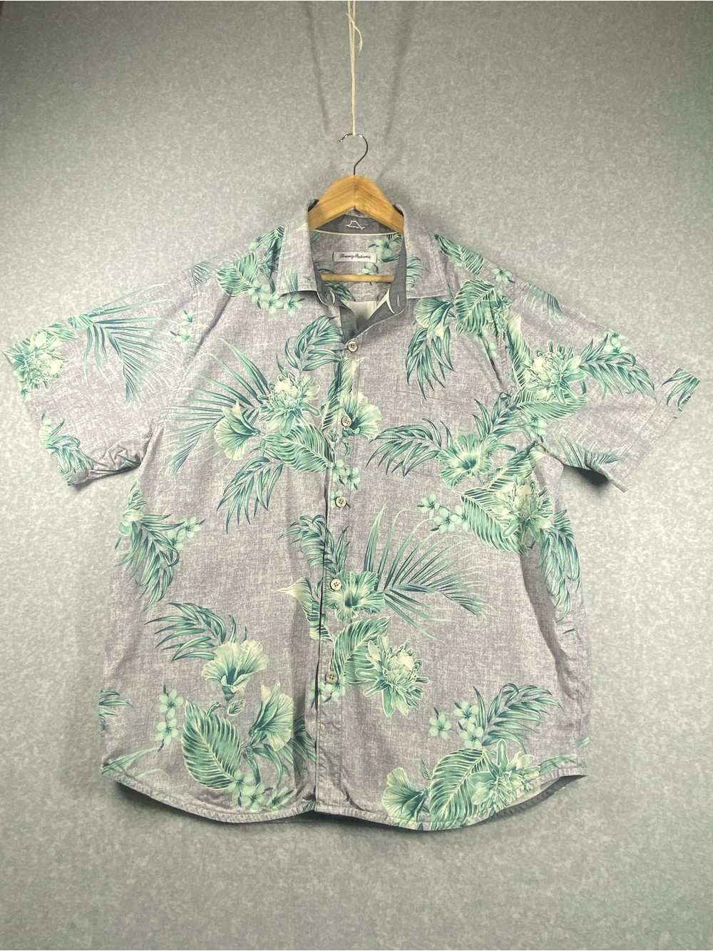 Tommy Bahama men’s shirt XL 100% Silk Gray/ Green Tropical Print floral beach